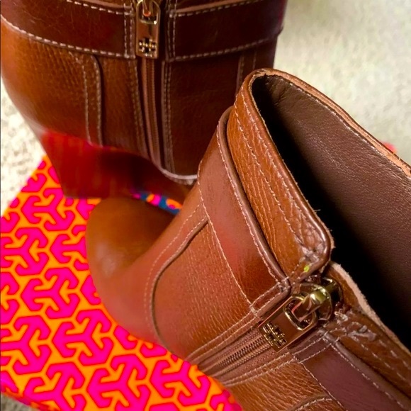 TORY BURCH ELINA WEDGE LEATHER BOOTIES SIZE 8 NEW WITH BOX AND DUST BAG - Picture 2 of 10